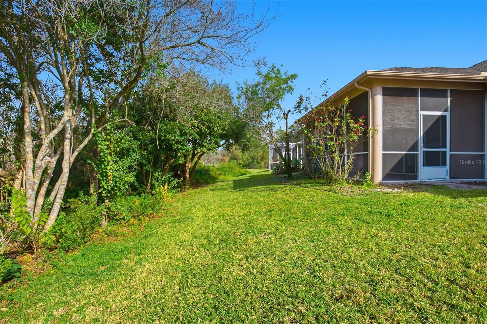 Image 33 of 35 For 28516 Hanging Moss Loop