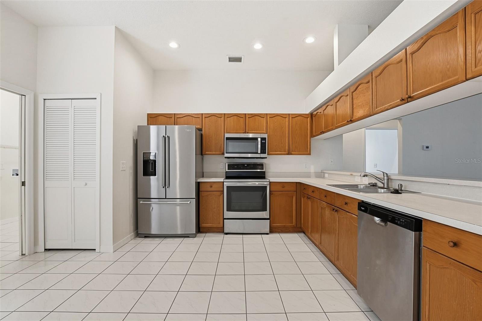 Image 4 of 35 For 28516 Hanging Moss Loop