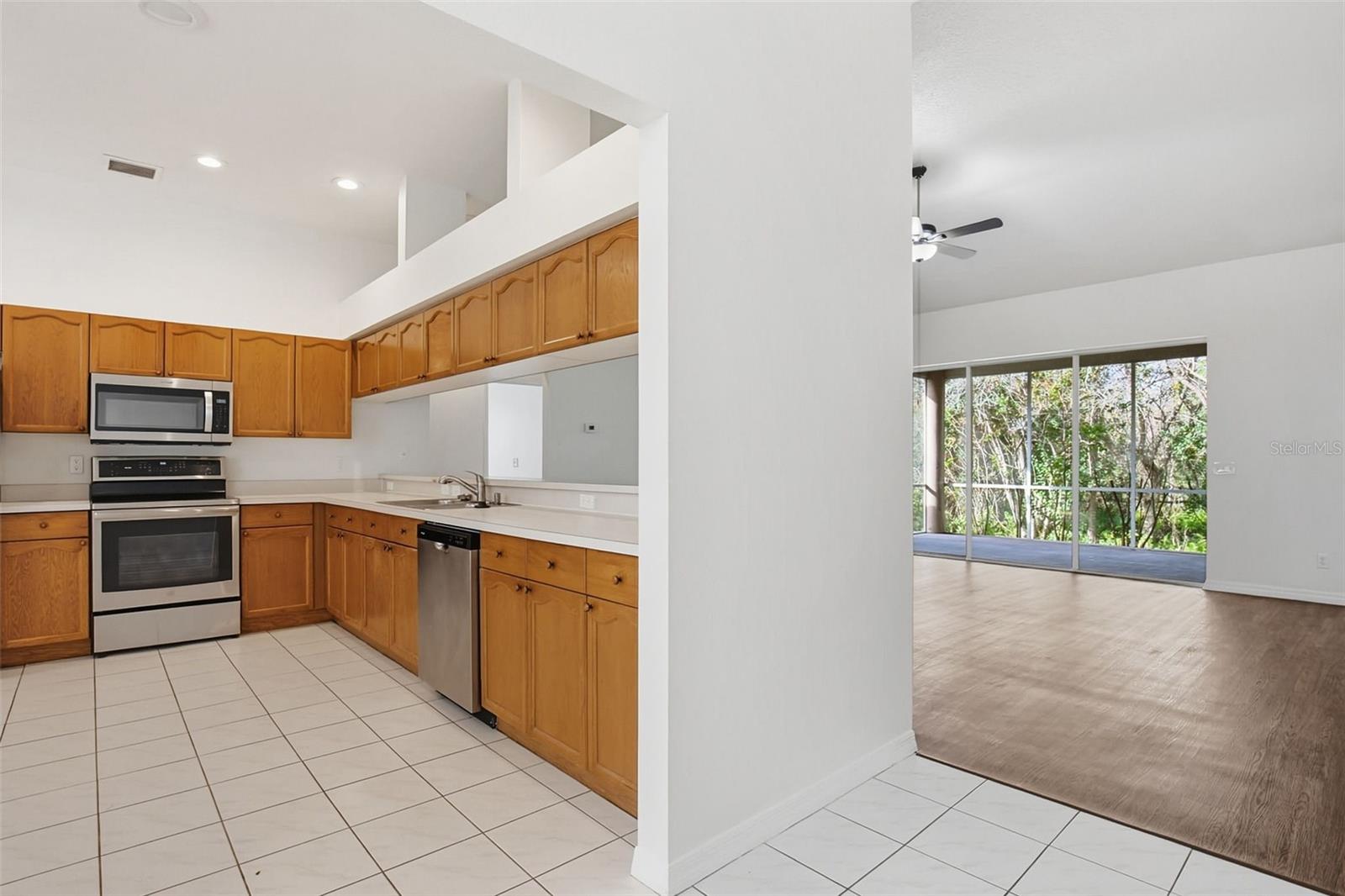 Image 5 of 35 For 28516 Hanging Moss Loop