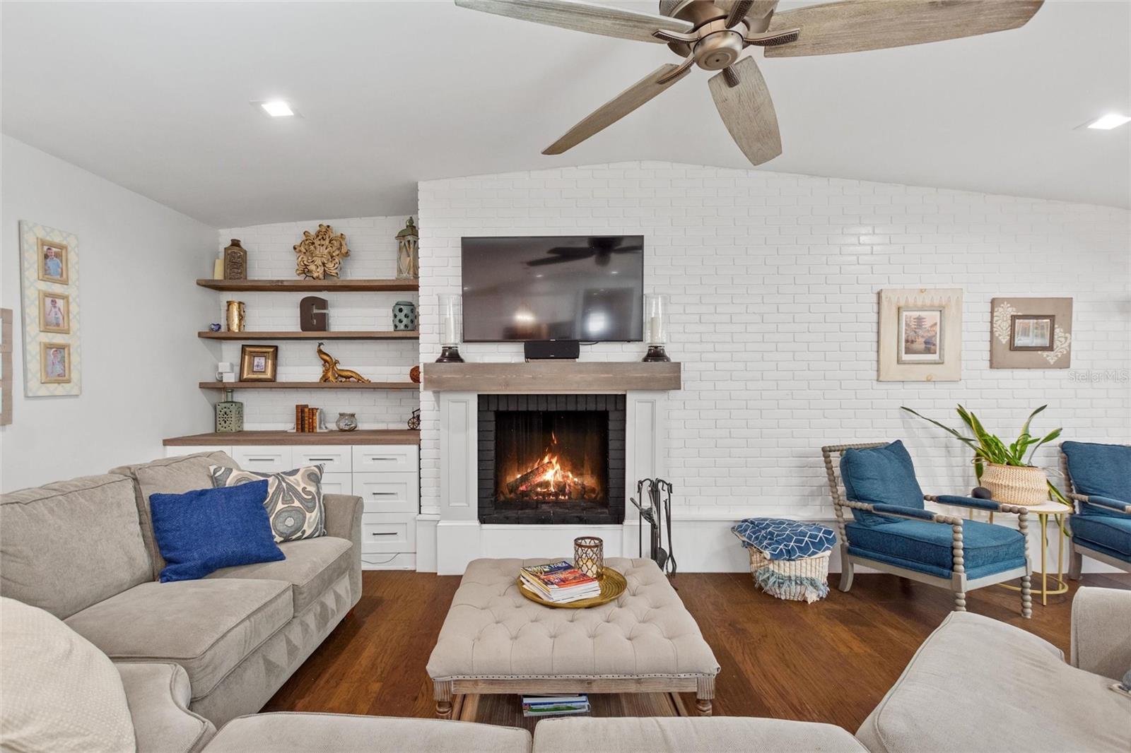 Image 10 of 46 For 640 Arjay Way