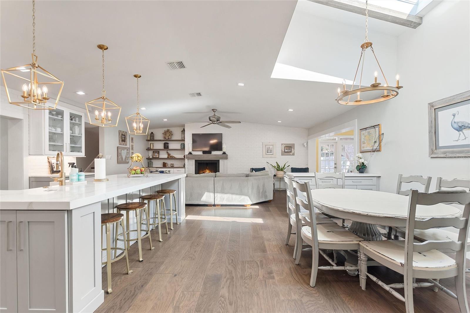 Image 9 of 46 For 640 Arjay Way