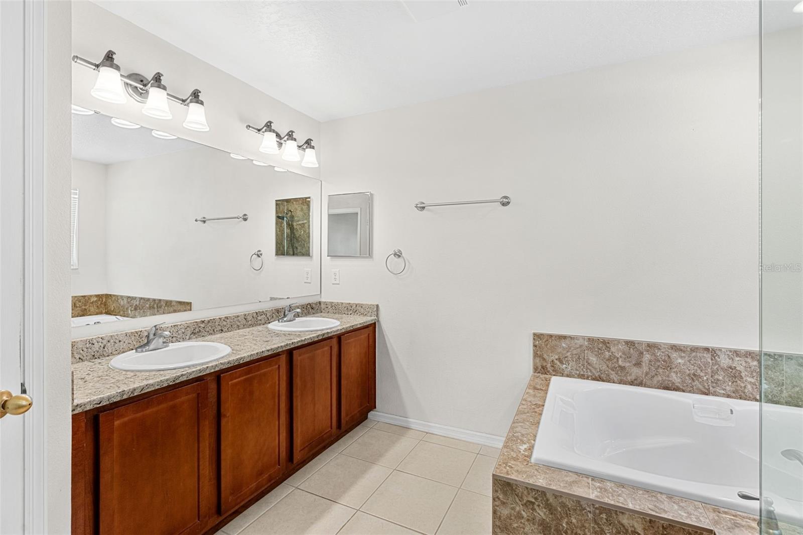 Image 12 of 48 For 1015 Seneca Falls Drive