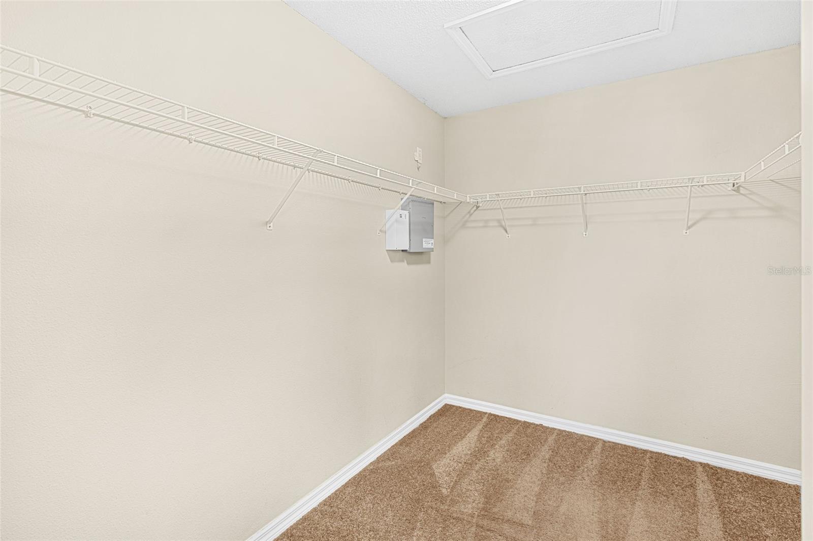 Image 14 of 48 For 1015 Seneca Falls Drive