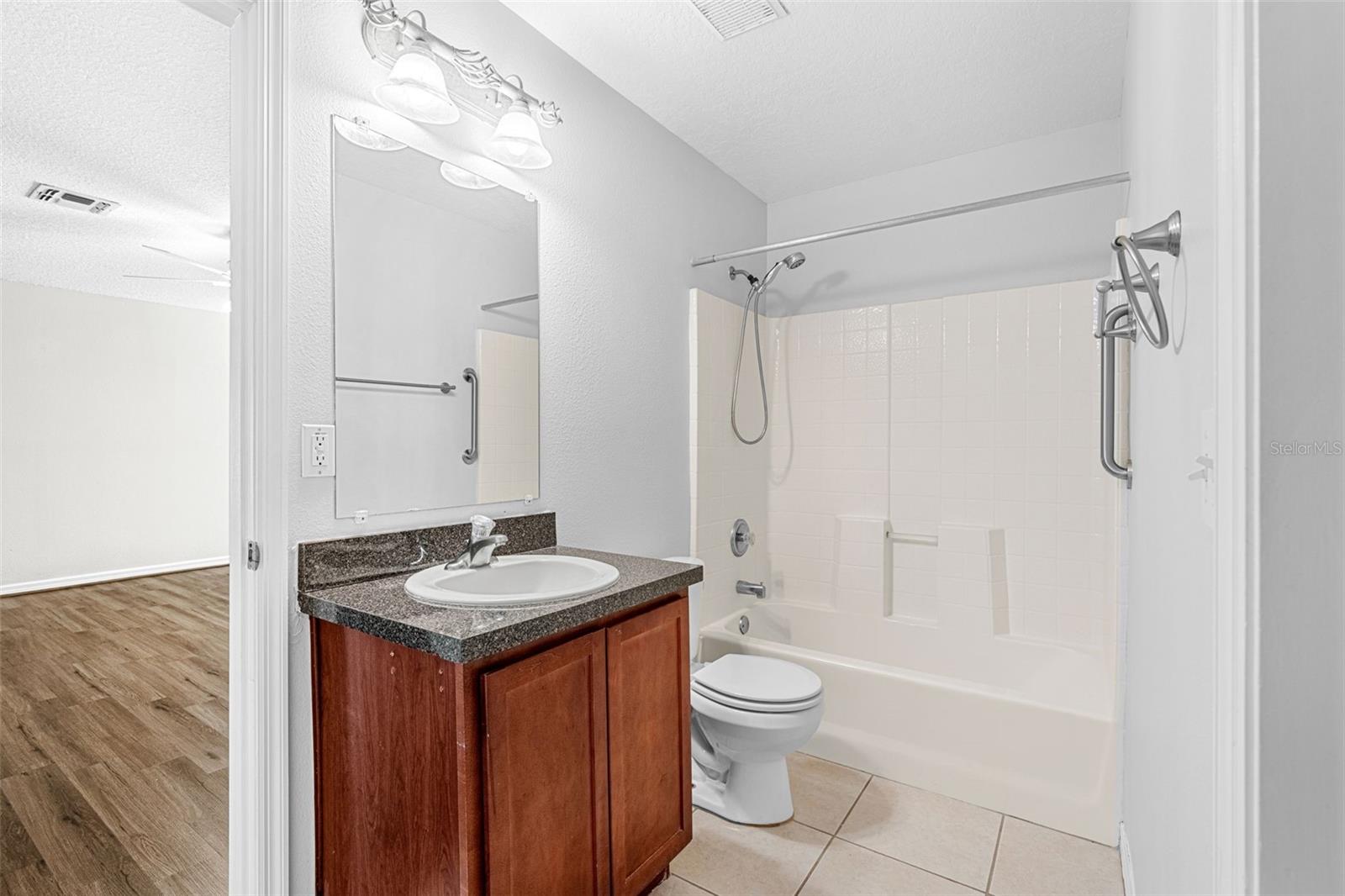 Image 17 of 48 For 1015 Seneca Falls Drive