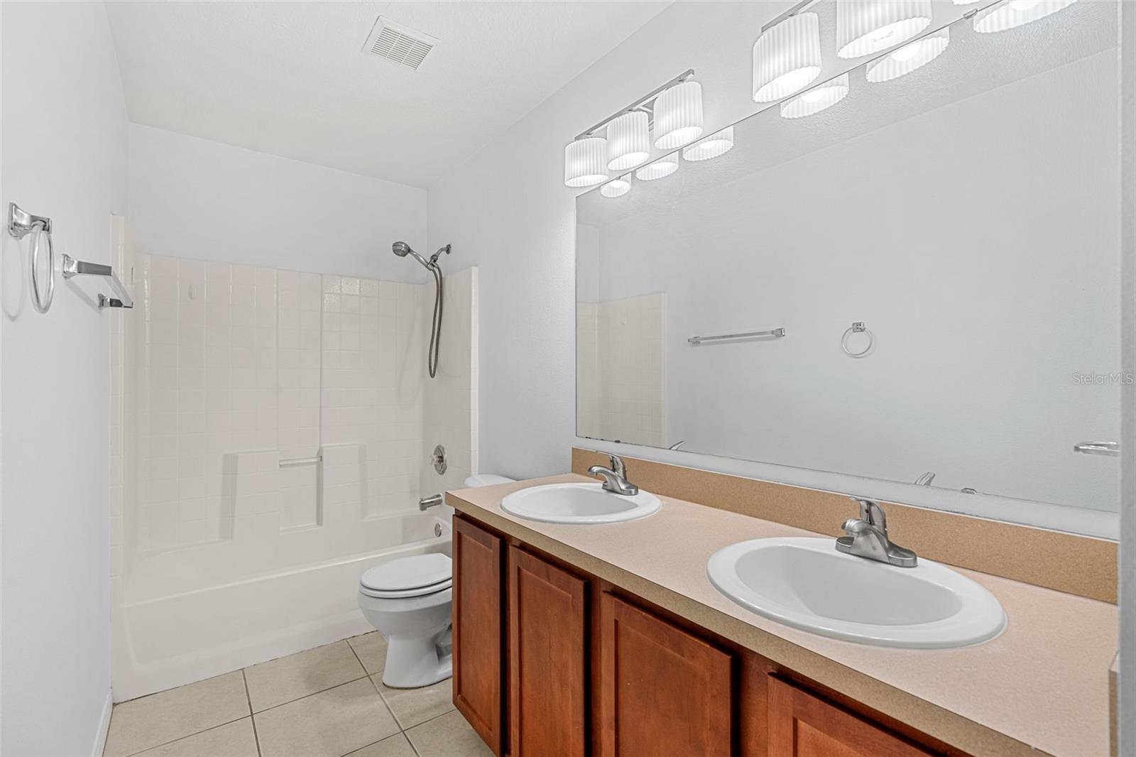 Image 23 of 48 For 1015 Seneca Falls Drive