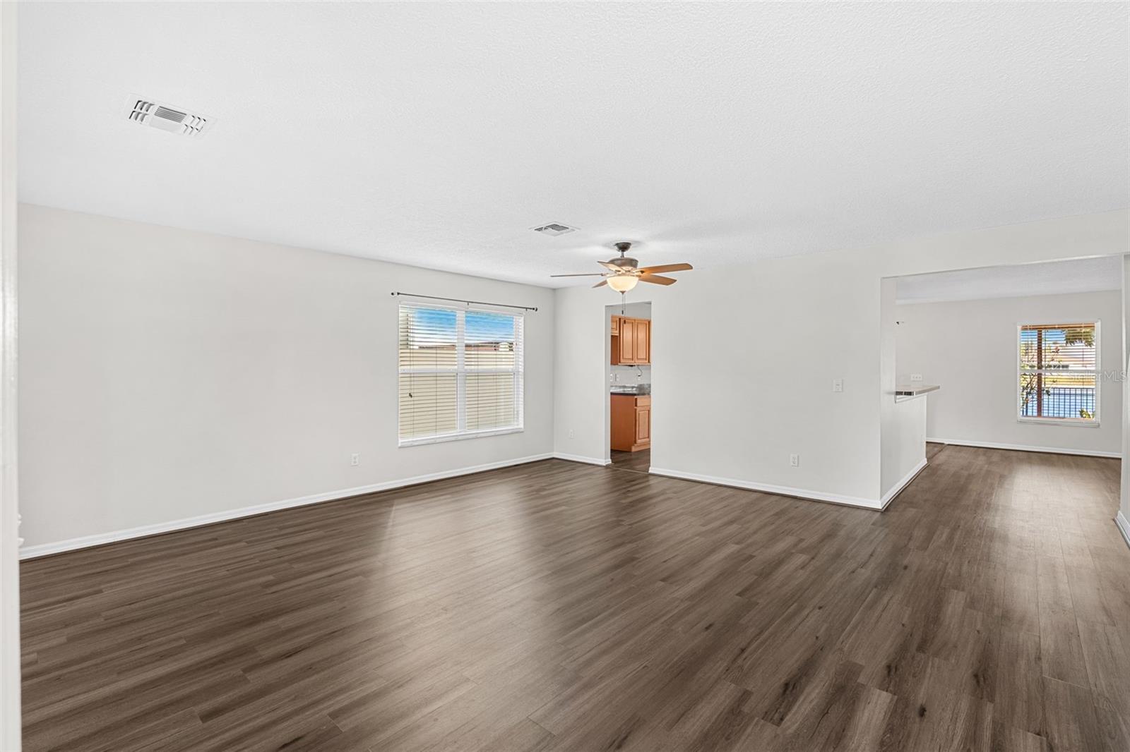 Image 5 of 48 For 1015 Seneca Falls Drive