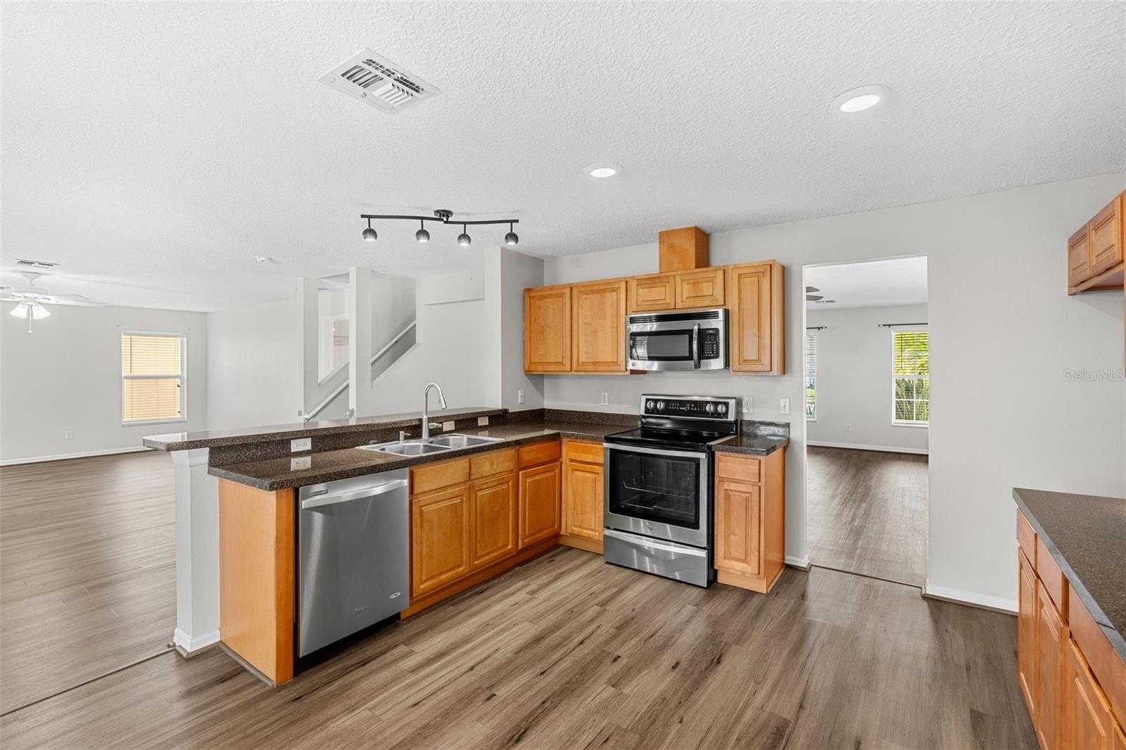 Image 8 of 48 For 1015 Seneca Falls Drive