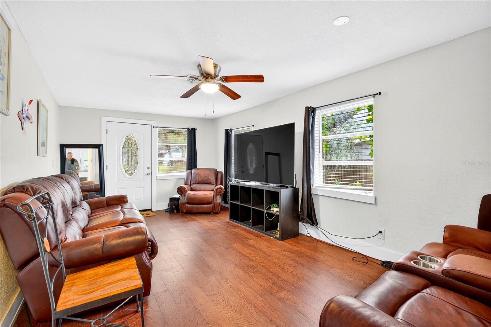 Image 5 of 17 For 8917 Willow Avenue