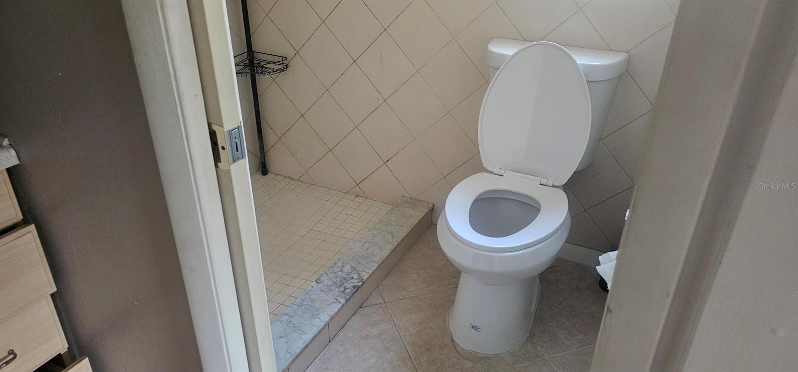 Image 23 of 35 For 1210 Howell Creek Drive