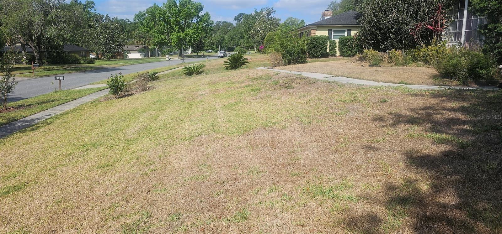 Image 29 of 35 For 1210 Howell Creek Drive