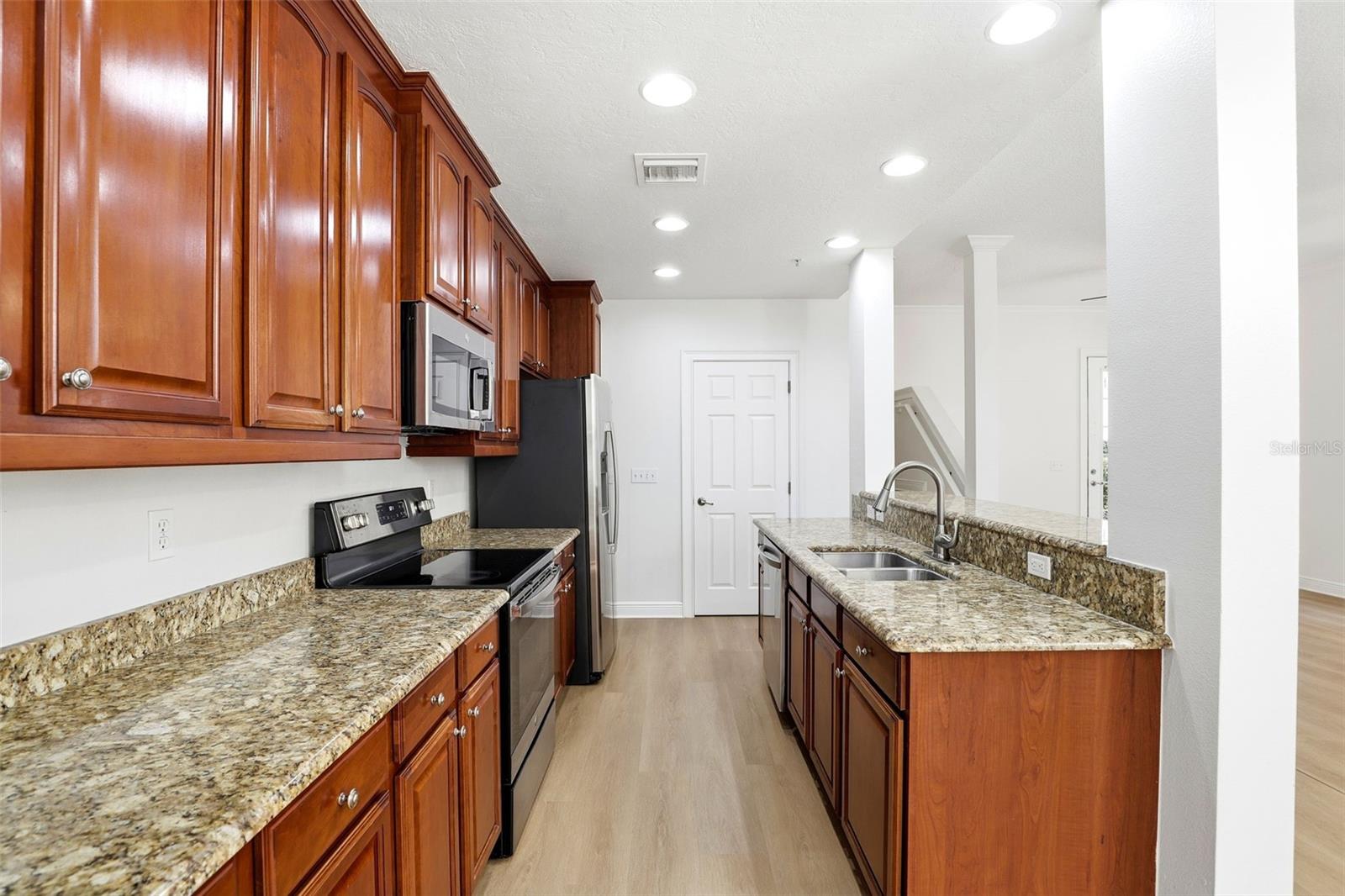 Image 16 of 33 For 1384 Lake Baldwin Lane