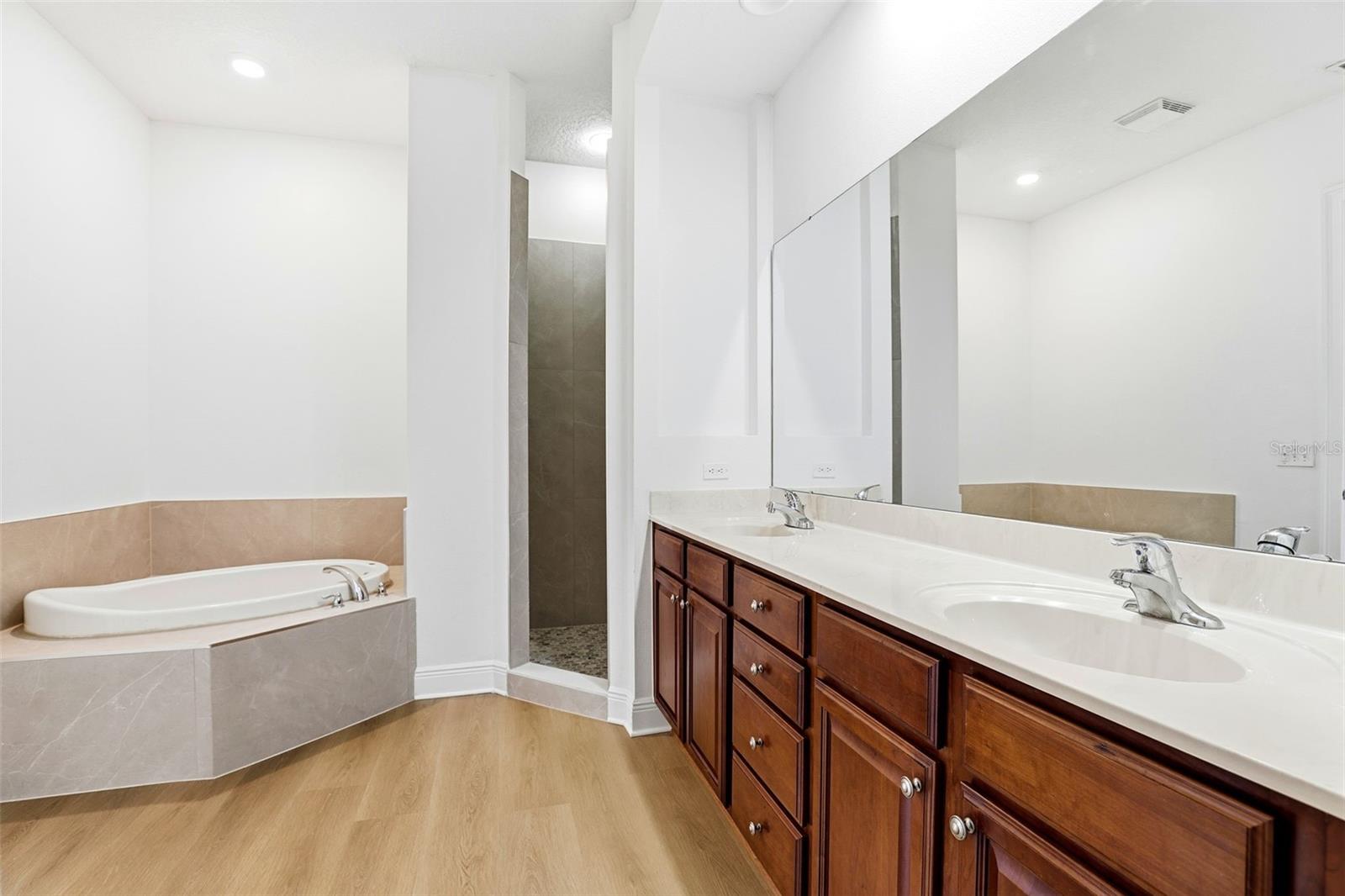 Image 23 of 33 For 1384 Lake Baldwin Lane