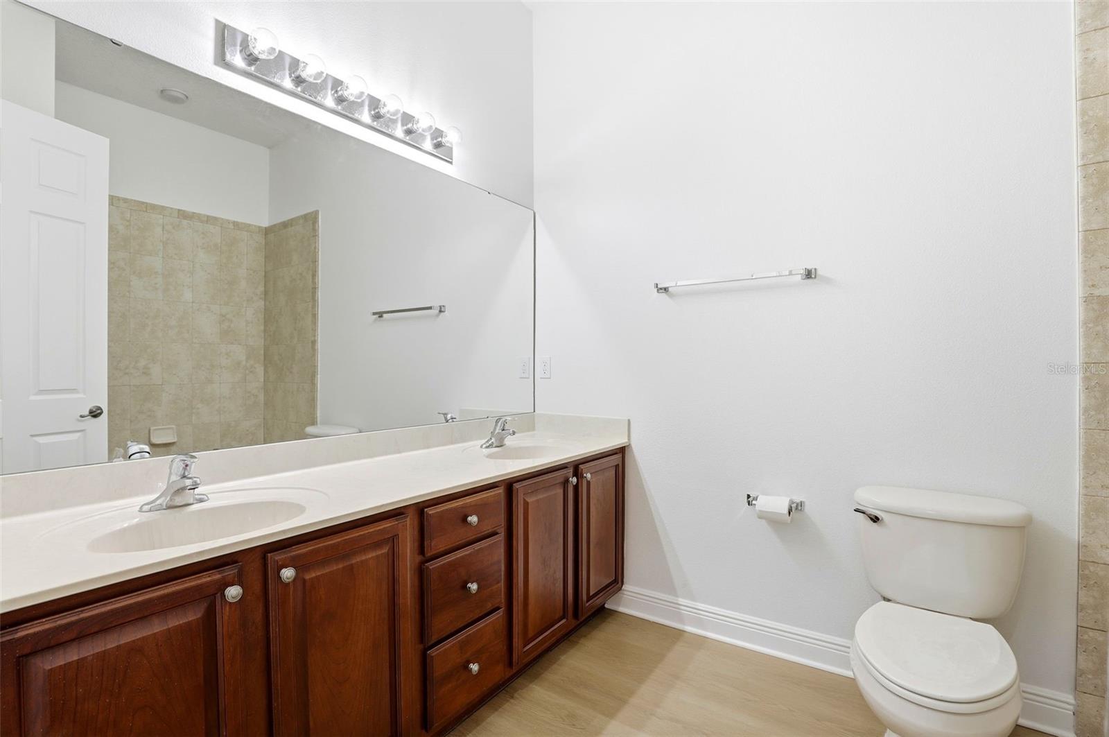 Image 26 of 33 For 1384 Lake Baldwin Lane