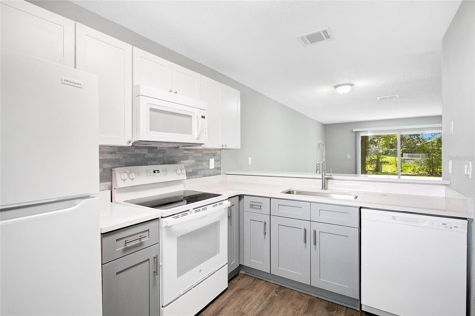 Image 8 of 15 For 2560 Woodgate Boulevard 105