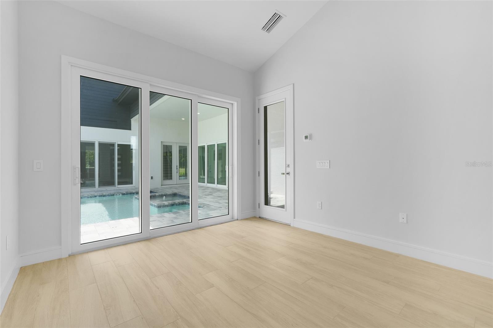 Image 22 of 55 For 3036 Kensington Avenue