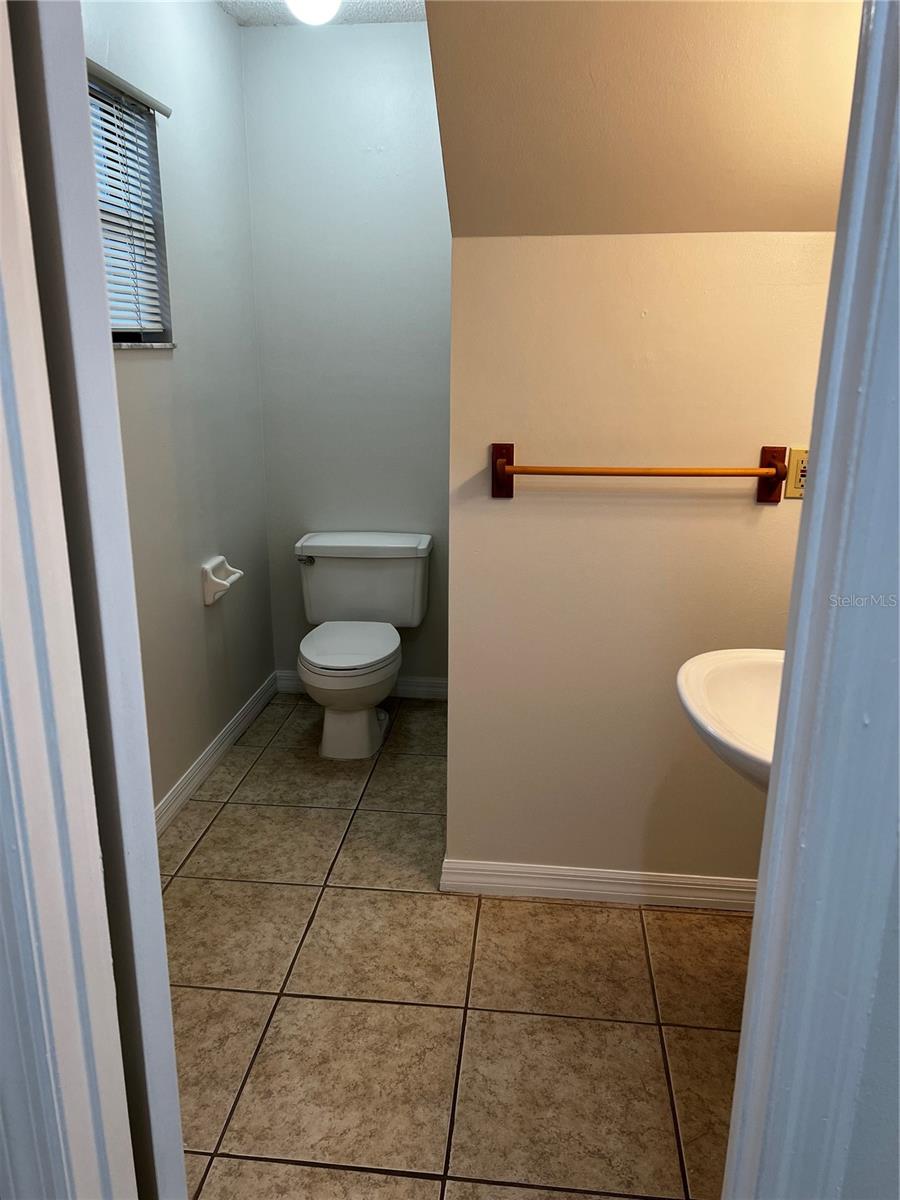 Image 8 of 15 For 8224 Breeze Cove Lane