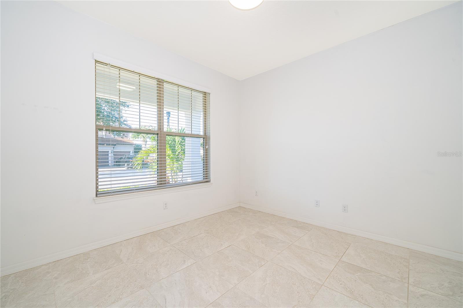 Image 5 of 36 For 14123 Larkspur Lake Drive