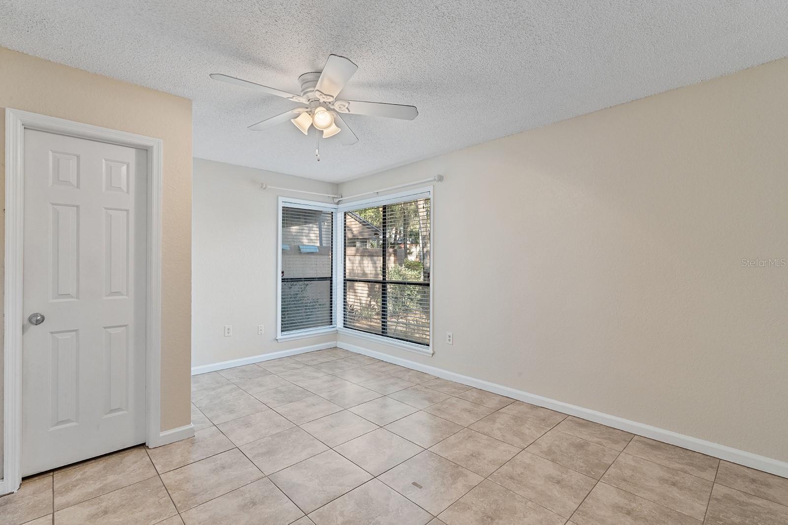 Image 15 of 23 For 940 Douglas Avenue 158