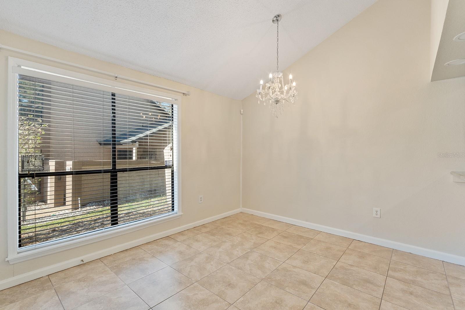 Image 19 of 23 For 940 Douglas Avenue 158