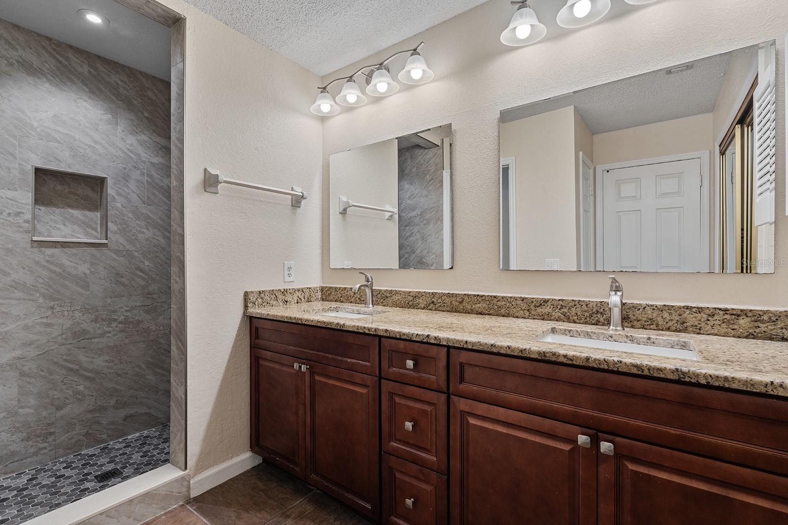 Image 22 of 23 For 940 Douglas Avenue 158