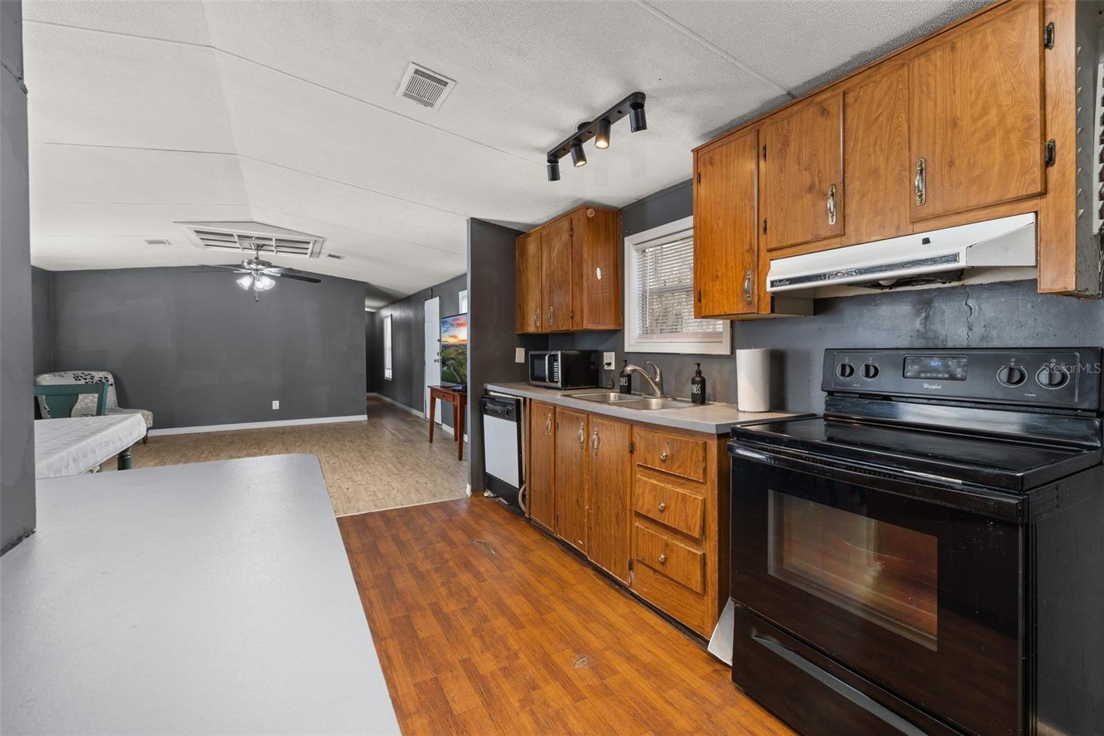 Image 15 of 47 For 550 Saddle Bag Lane