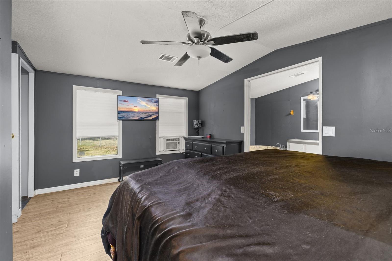 Image 16 of 47 For 550 Saddle Bag Lane