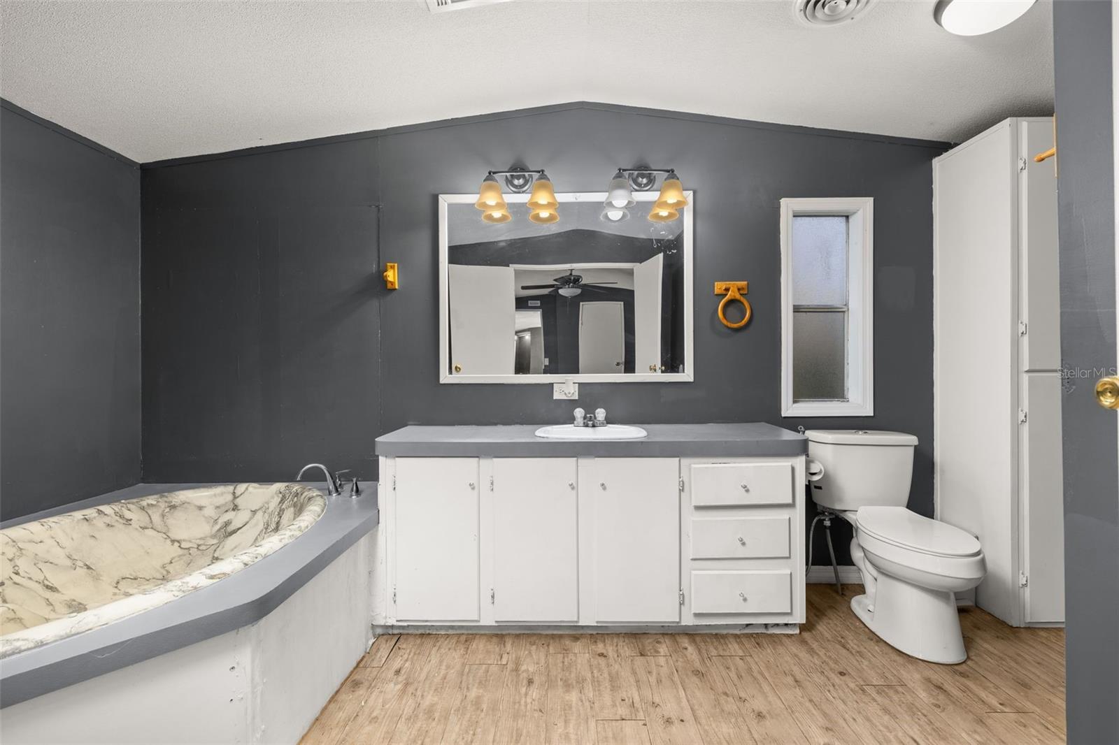 Image 19 of 47 For 550 Saddle Bag Lane