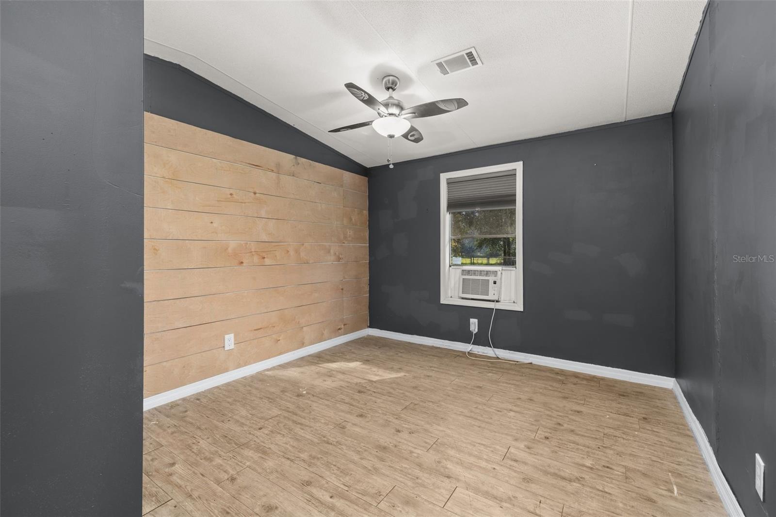 Image 23 of 47 For 550 Saddle Bag Lane