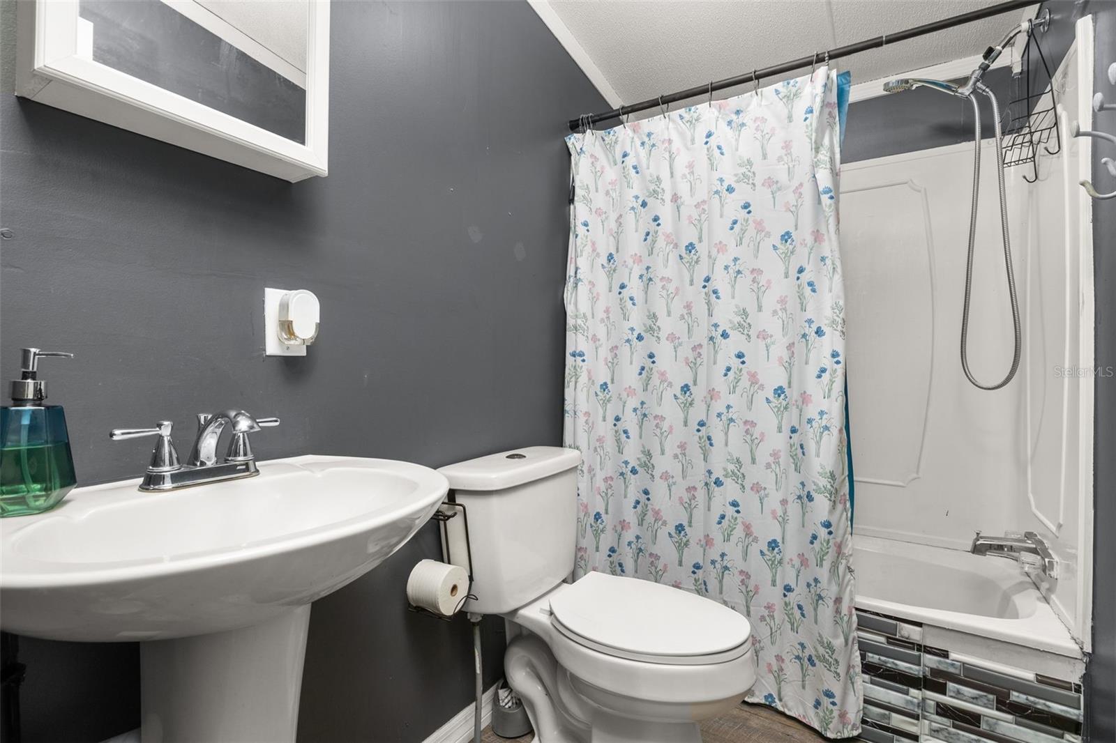 Image 25 of 47 For 550 Saddle Bag Lane