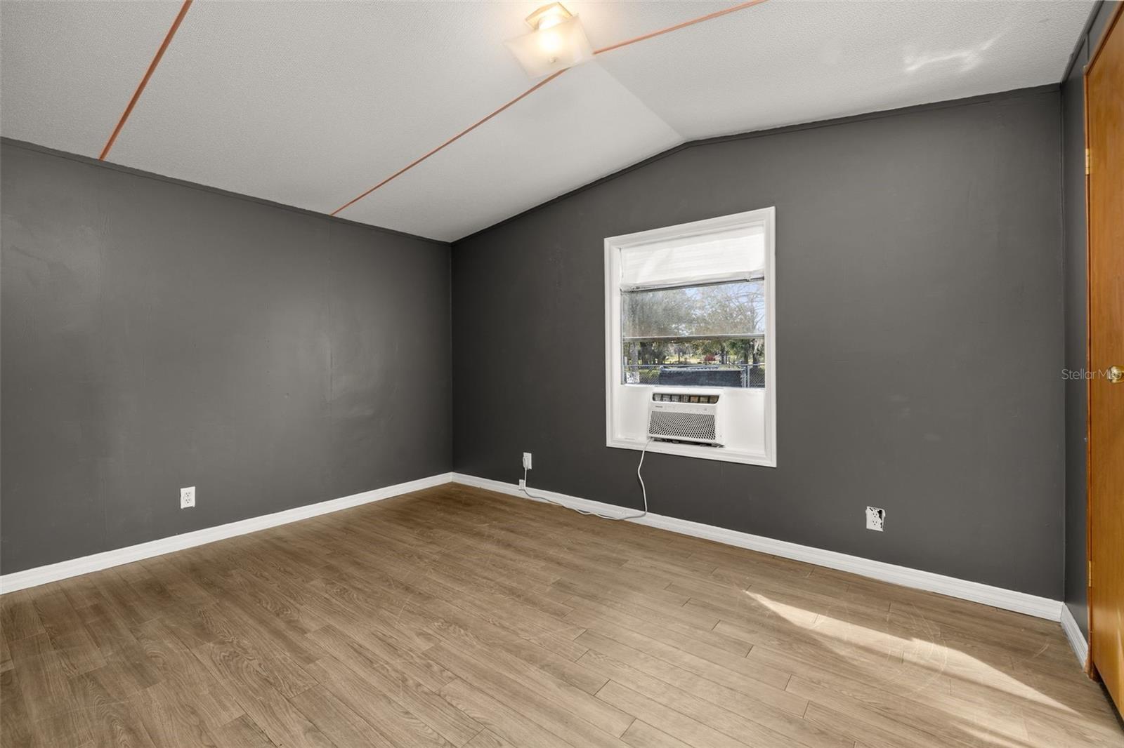 Image 26 of 47 For 550 Saddle Bag Lane