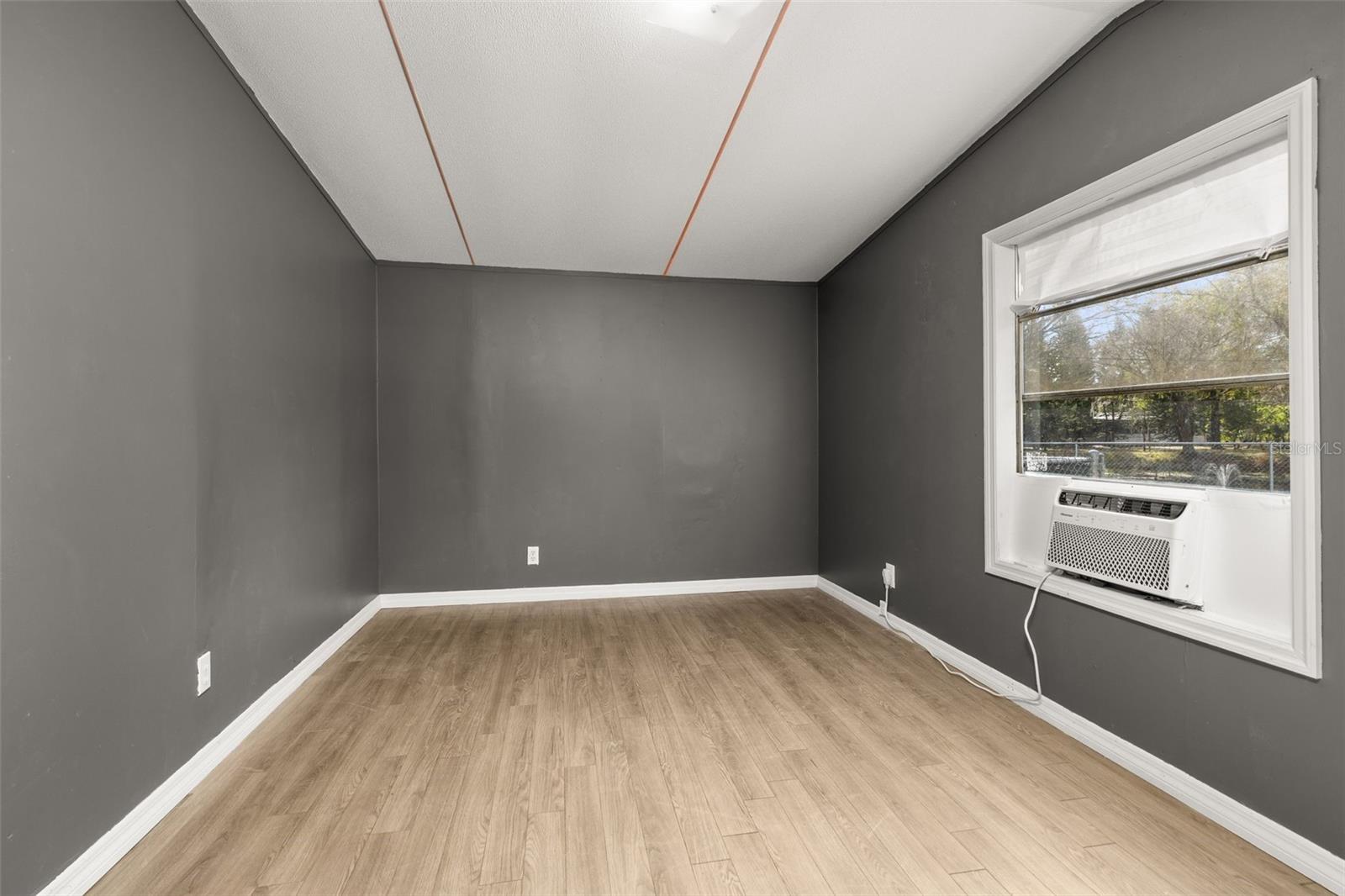 Image 27 of 47 For 550 Saddle Bag Lane