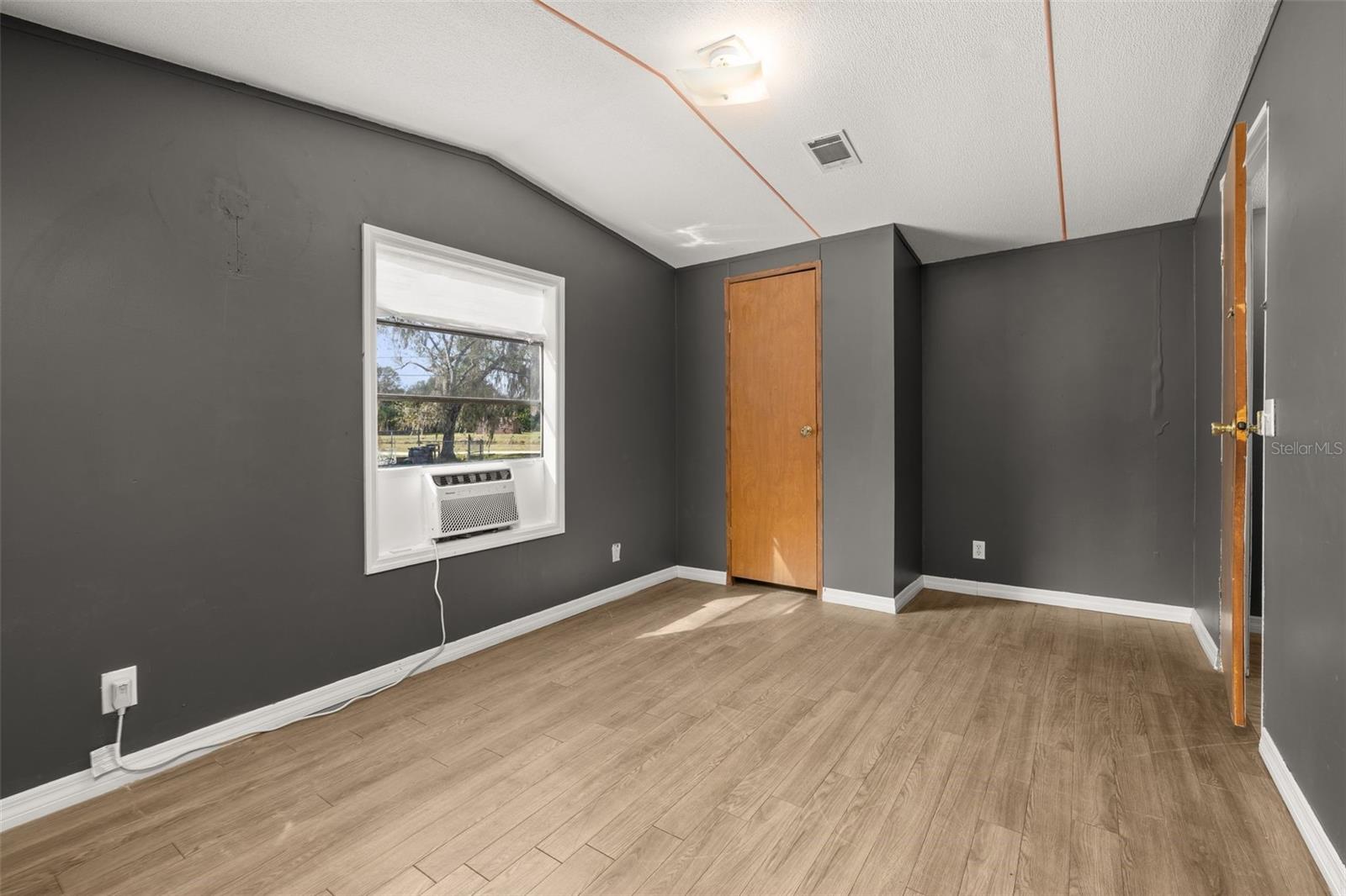 Image 28 of 47 For 550 Saddle Bag Lane