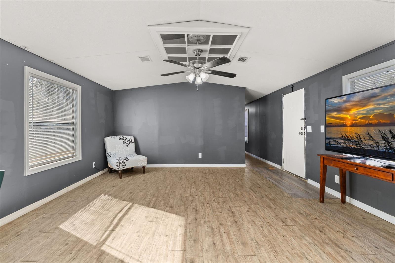 Image 6 of 47 For 550 Saddle Bag Lane