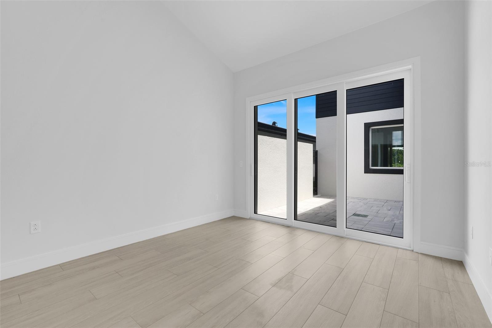 Image 17 of 55 For 3040 Kensington Avenue