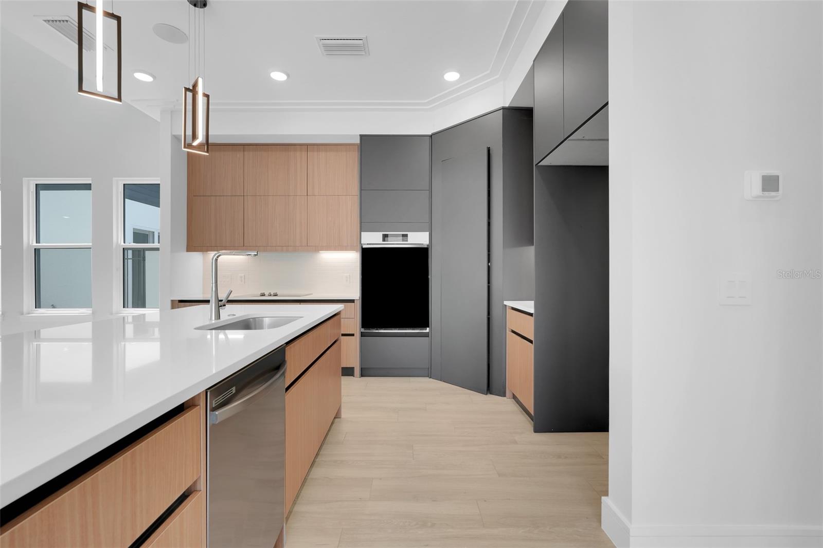 Image 23 of 55 For 3040 Kensington Avenue