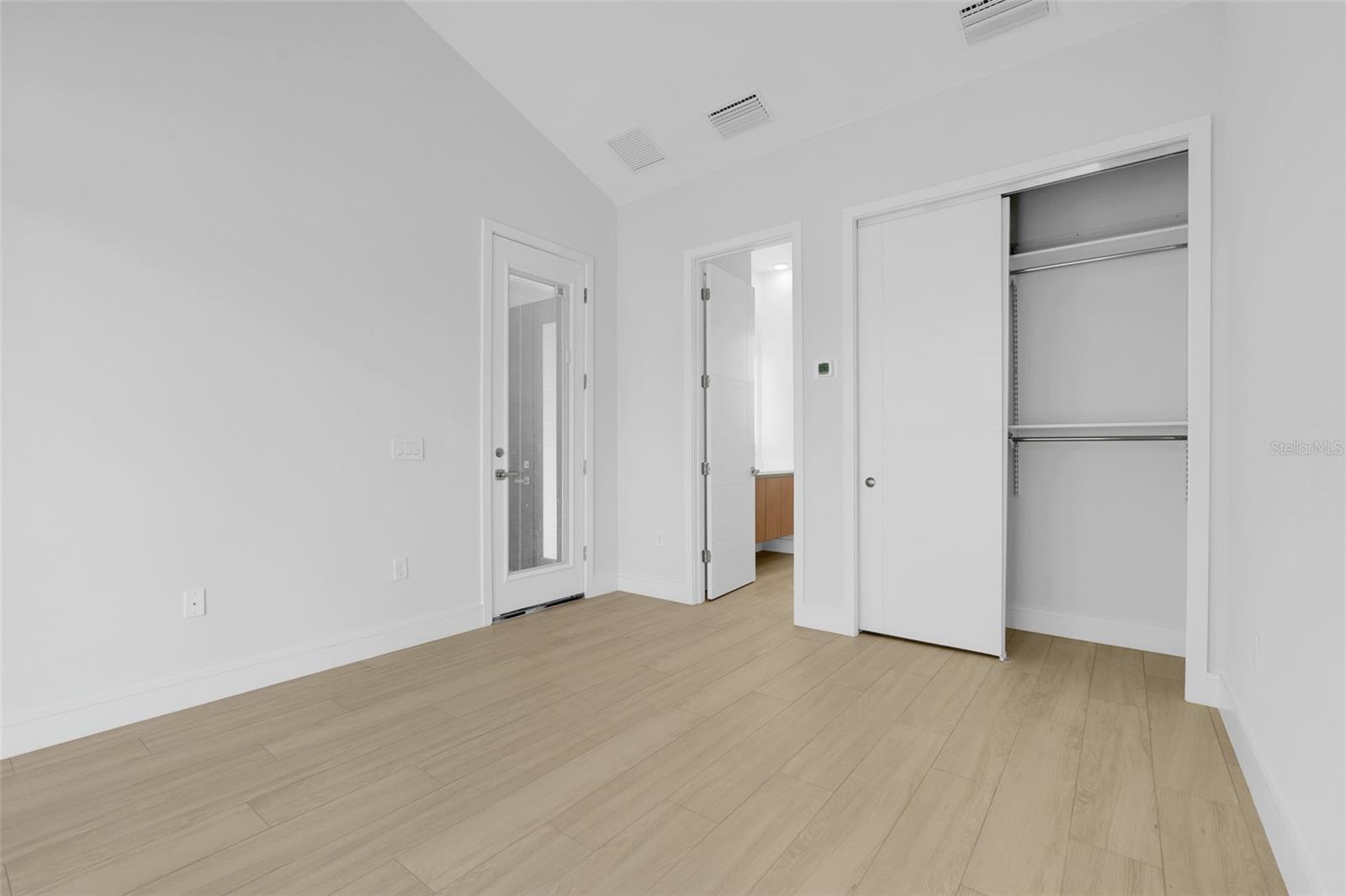 Image 27 of 55 For 3040 Kensington Avenue