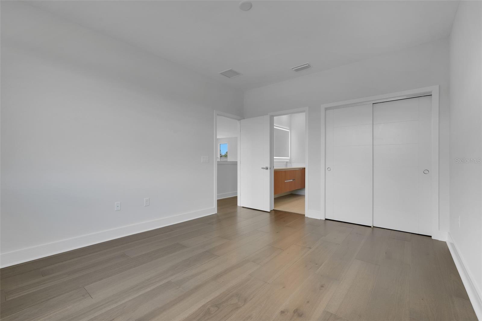 Image 32 of 55 For 3040 Kensington Avenue