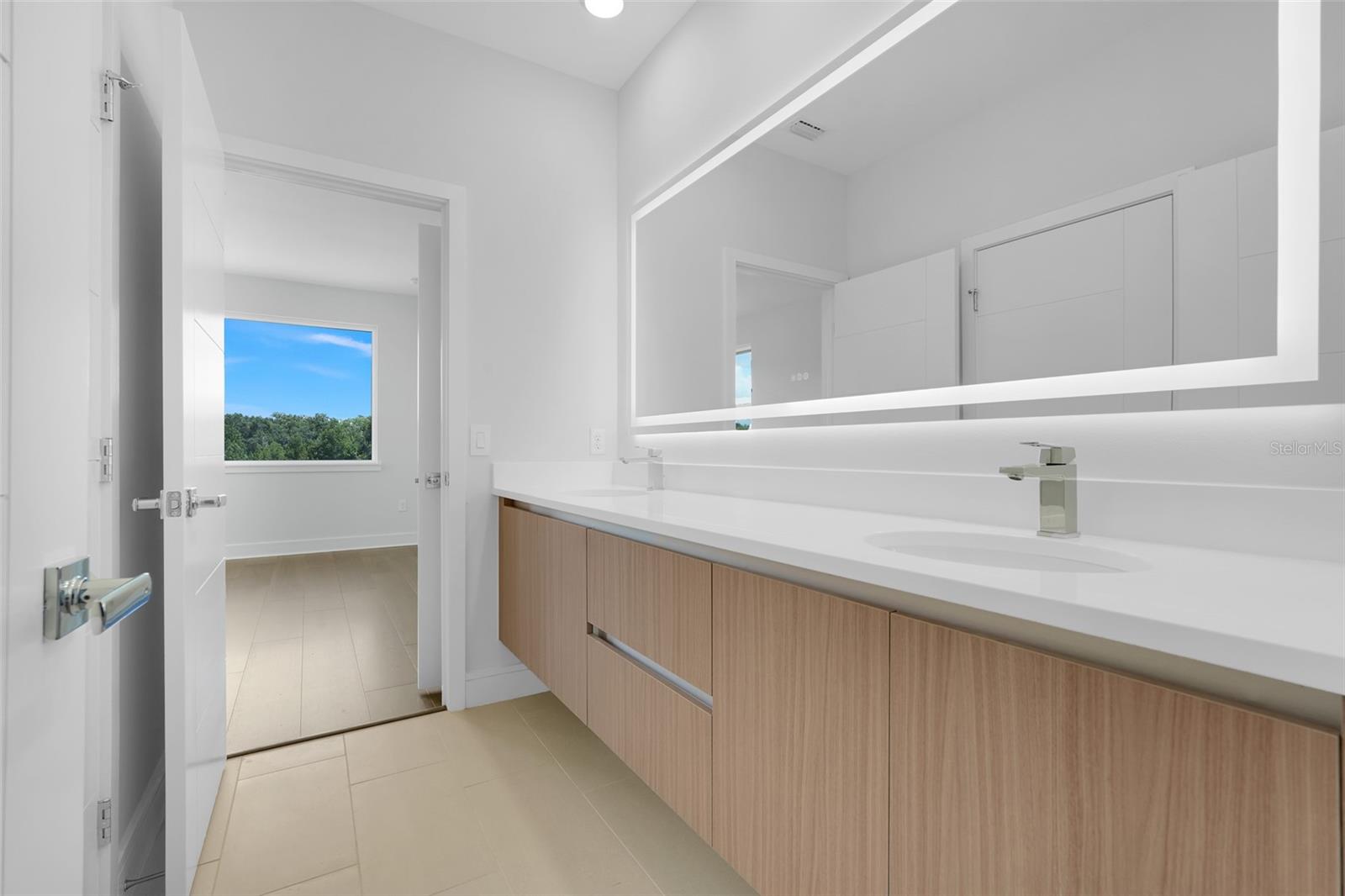 Image 33 of 55 For 3040 Kensington Avenue