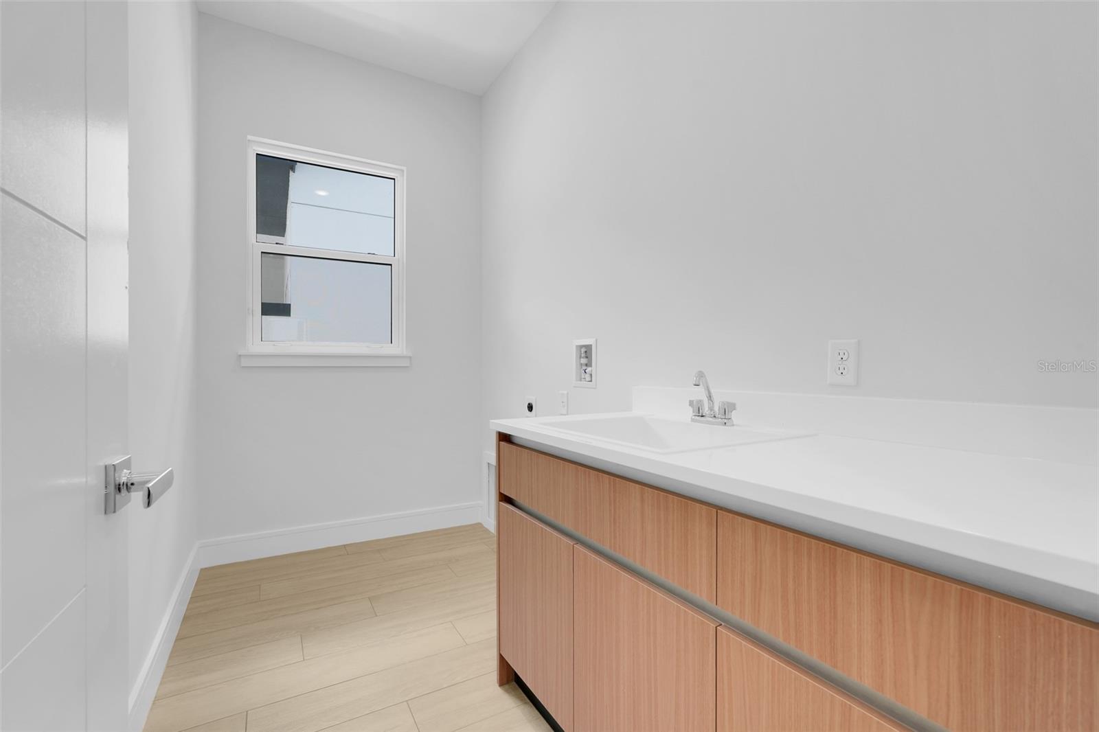 Image 39 of 55 For 3040 Kensington Avenue