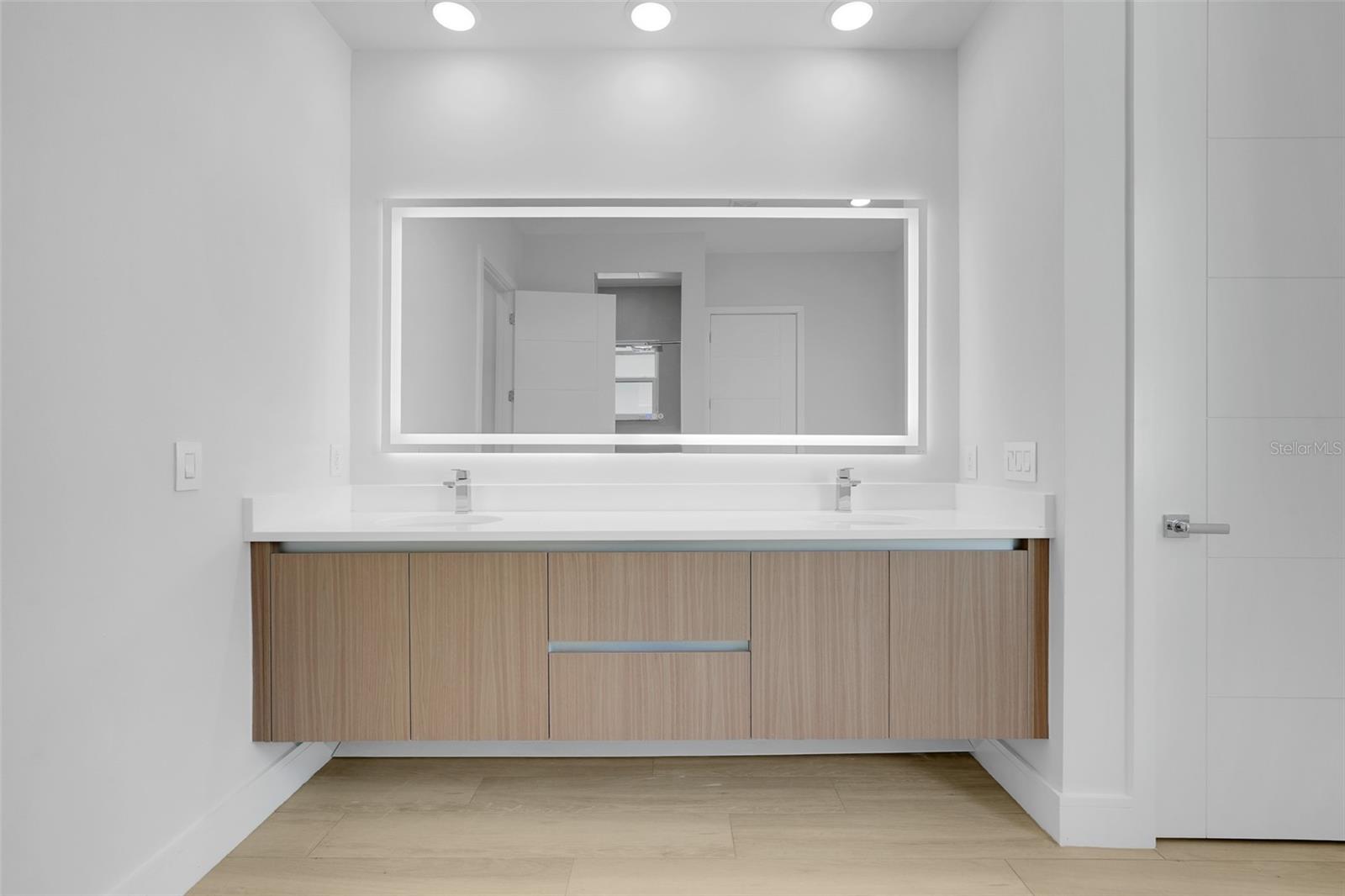 Image 43 of 55 For 3040 Kensington Avenue