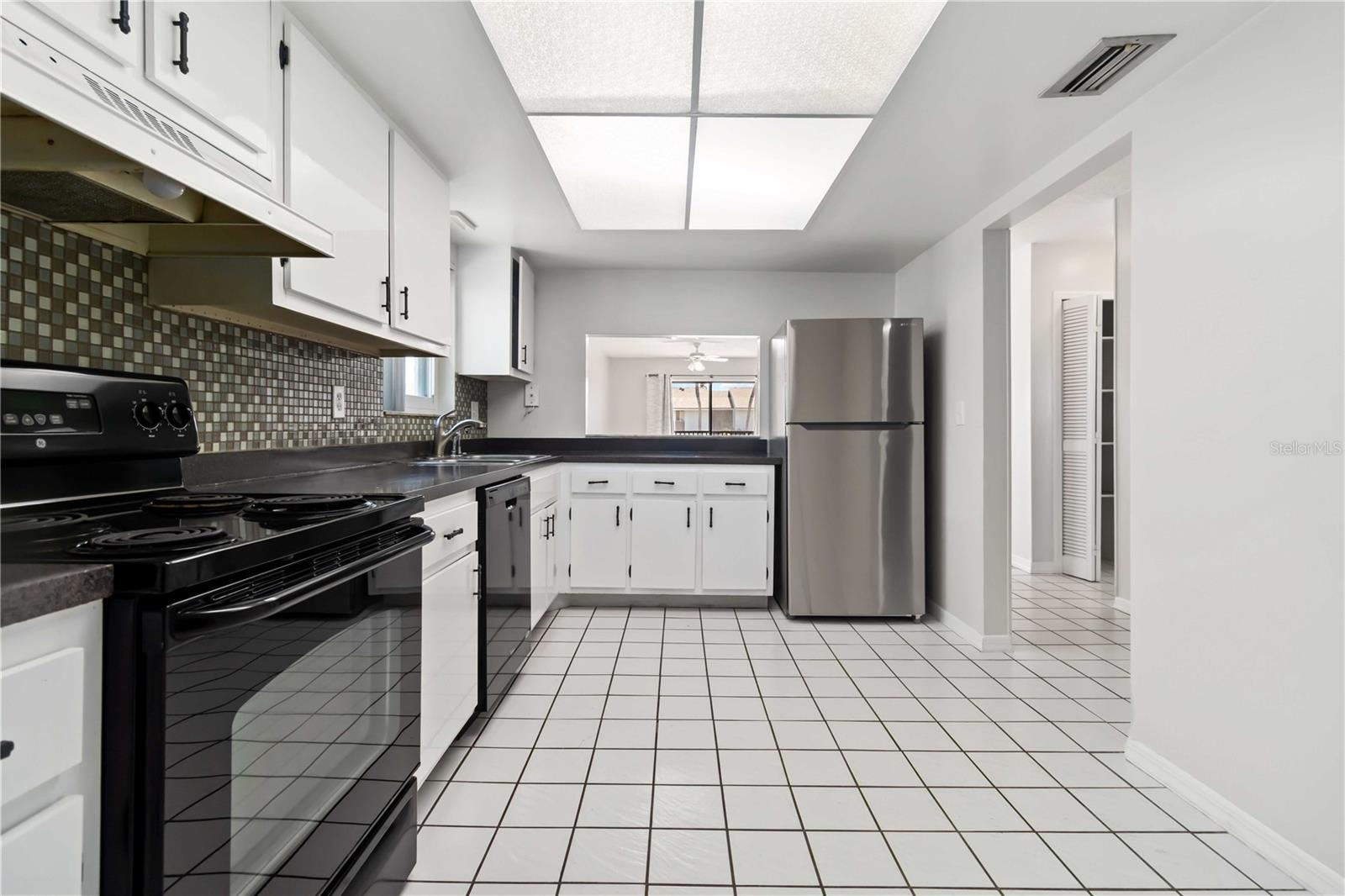 Image 10 of 42 For 5807 Atlantic Avenue 421