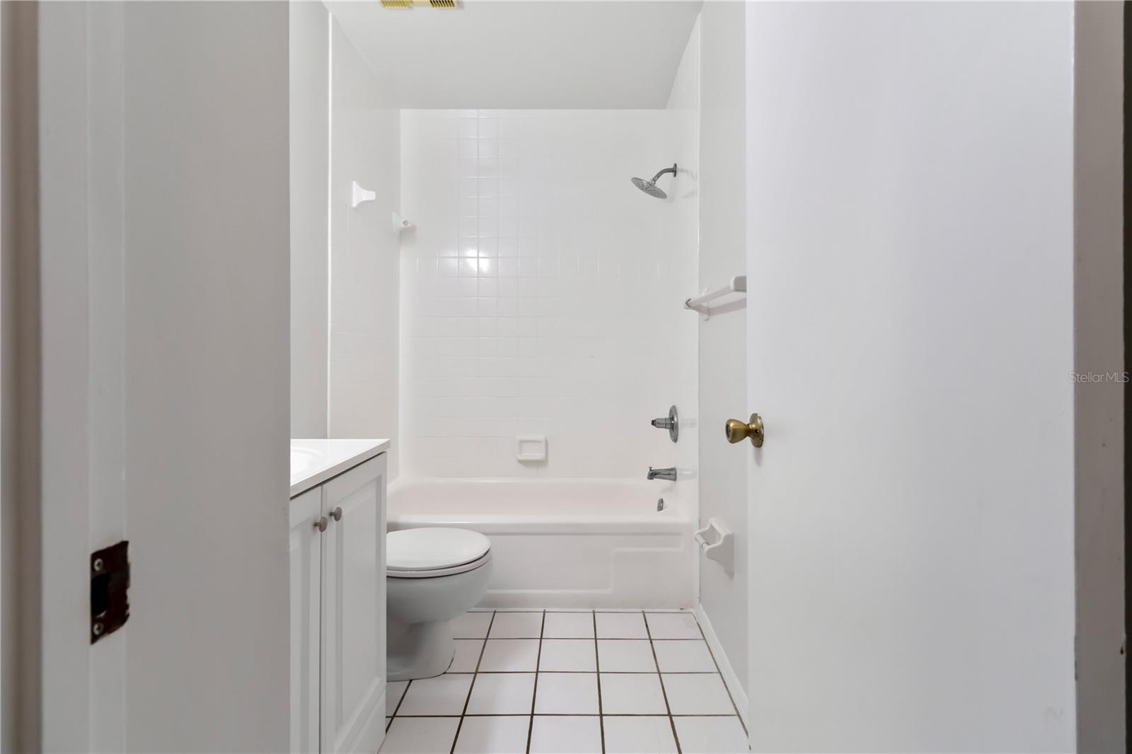 Image 13 of 42 For 5807 Atlantic Avenue 421