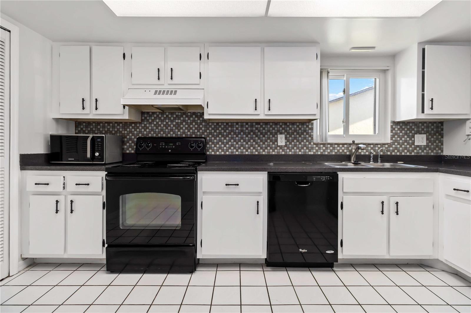 Image 8 of 42 For 5807 Atlantic Avenue 421