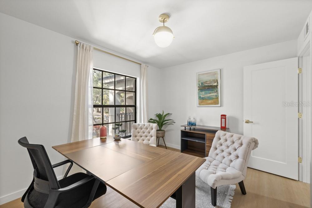 Image 18 of 45 For 1055 Kensington Park Drive 205