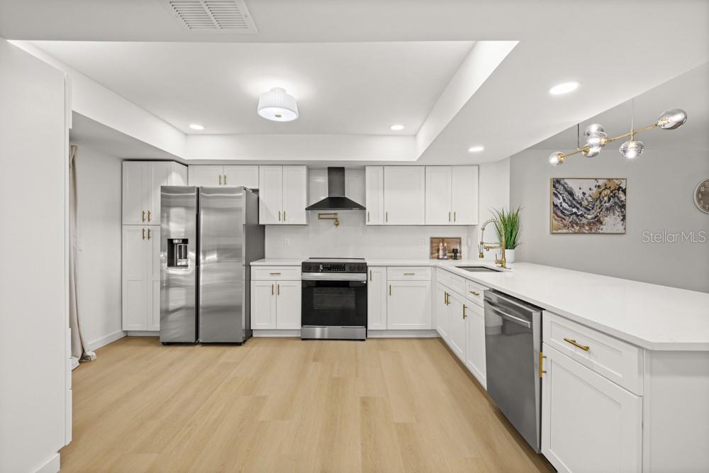 Image 2 of 45 For 1055 Kensington Park Drive 205