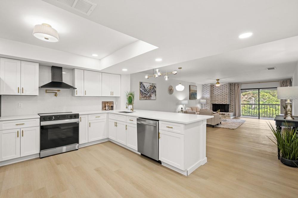 Image 3 of 45 For 1055 Kensington Park Drive 205