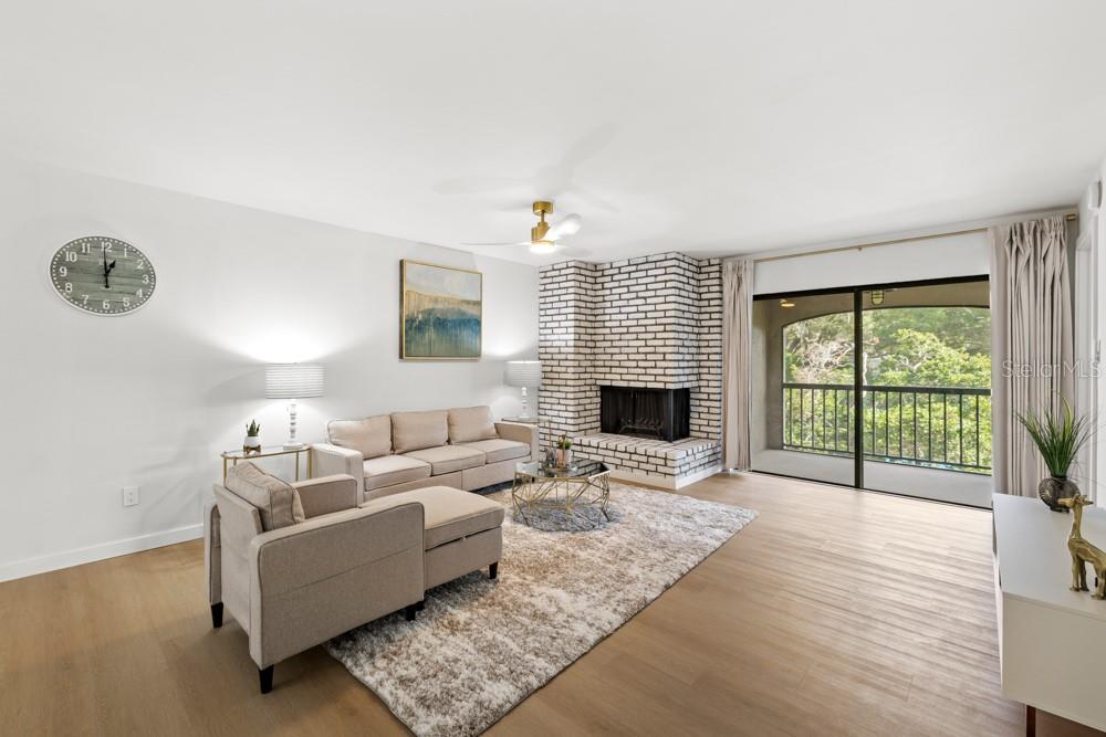 Image 4 of 45 For 1055 Kensington Park Drive 205