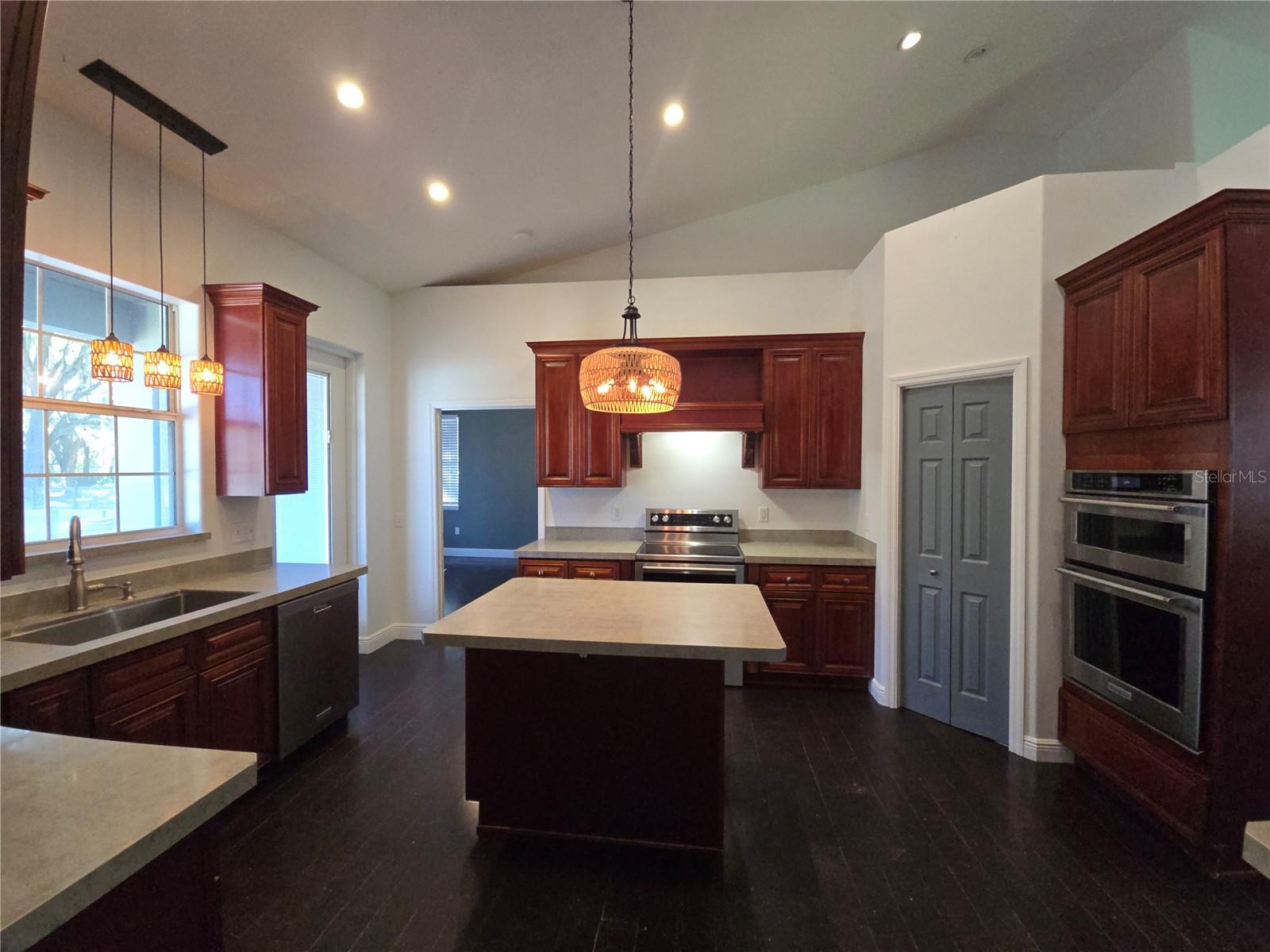 Image 12 of 31 For 27410 Yalaha Cut Off Road