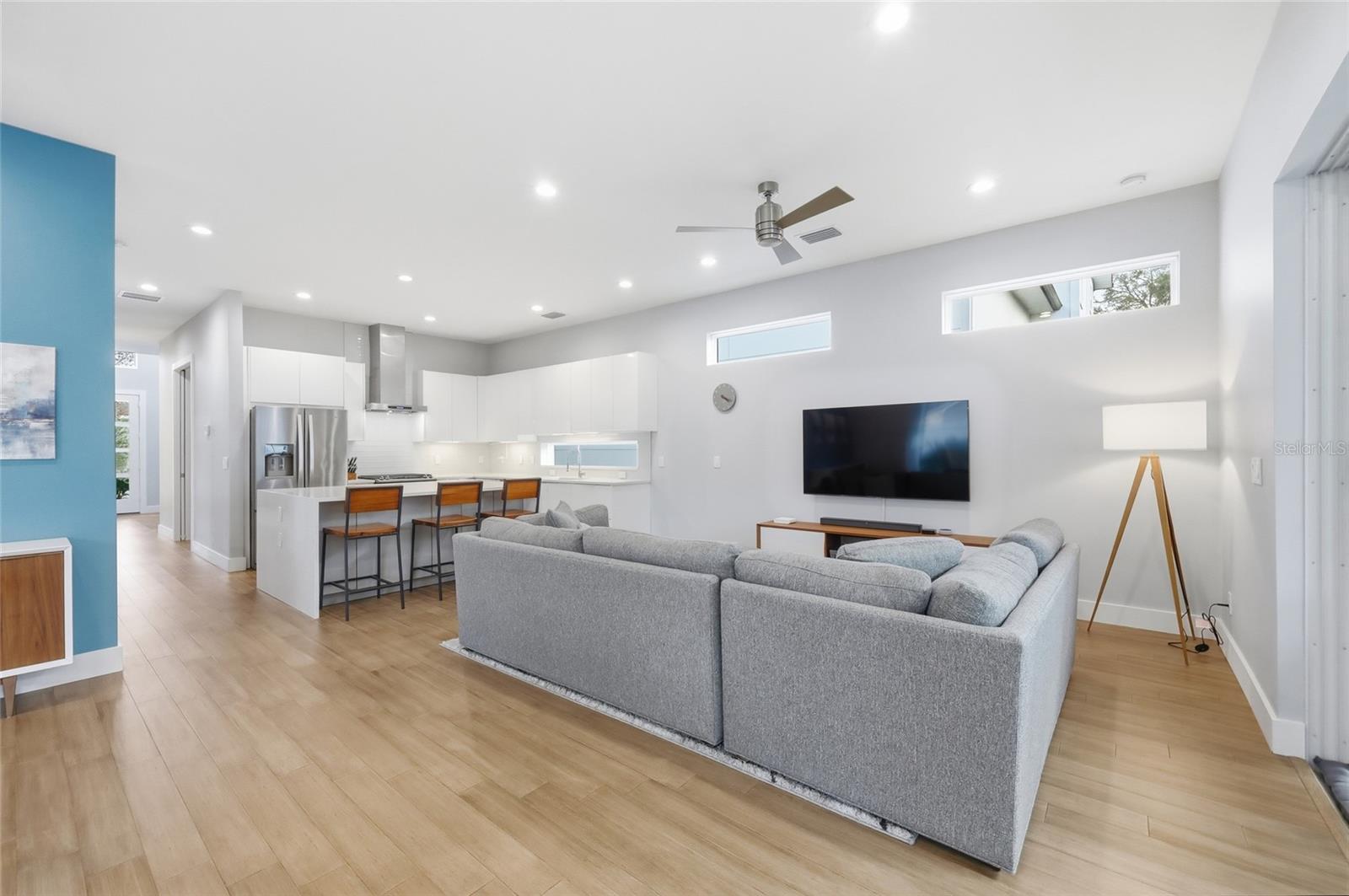 Image 13 of 41 For 952 La Salle Avenue