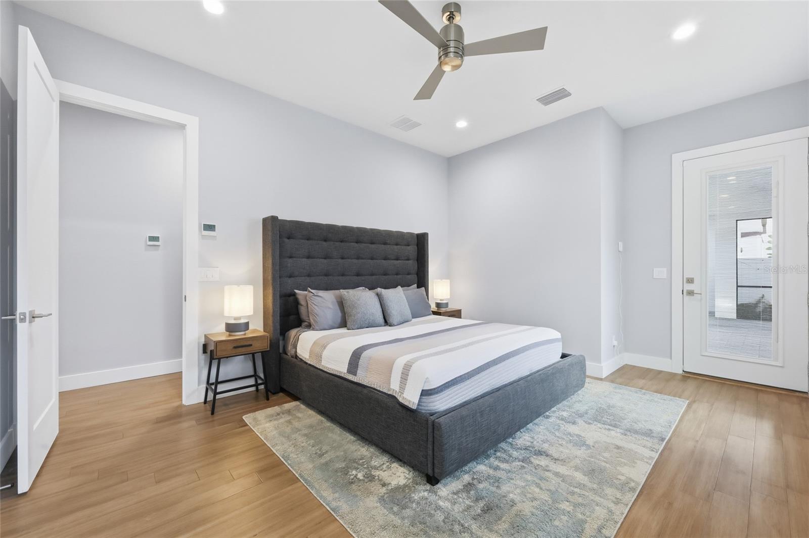 Image 15 of 41 For 952 La Salle Avenue